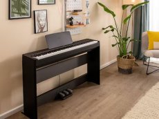Yamaha P145Bt (1) met meubel en 3 pedalen